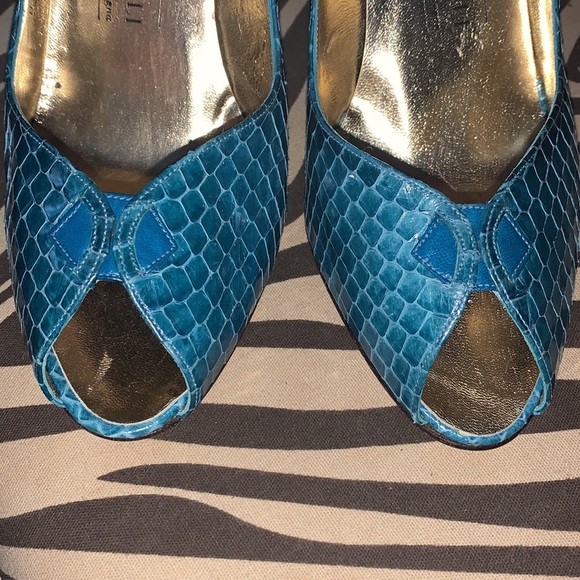 Designer BRUNO MAGLI Beautiful Snake Print peep toe heels, Size 8 - Picture 5 of 16